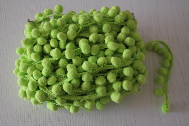 Pompom ribbon 30mm (18 m), Middle Green 206